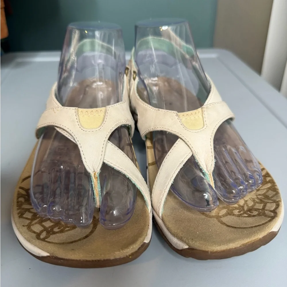 Merrell Beige and Tan Women's Sandals